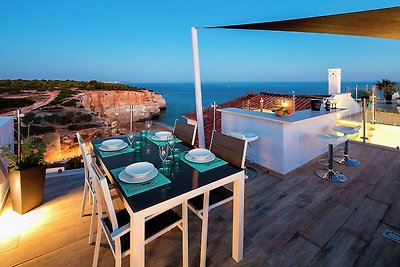 Modernes Ferienhaus in Lagoa mit Swimmingpool