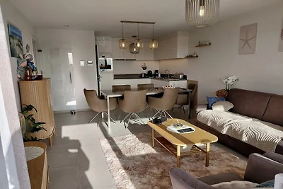 Luxusapartment mit Pool und Parkplatz