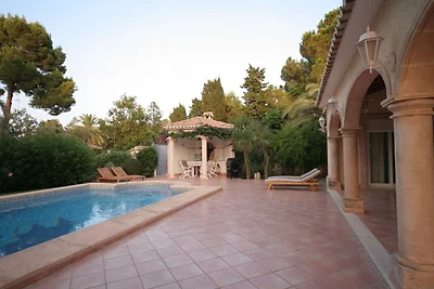 Luxuriöse Villa mit eigenem Pool in Les Rotes