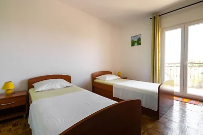 Appartamento semplicistico a Rogoznica vicino...
