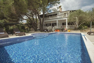 Pittoresca casa vacanze a Banjole con piscina