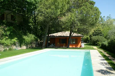 Luxuriöser Bungalow in Garda mit Pool