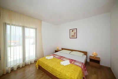 Cozy Beachfront Holiday Home Slatine - Five B...