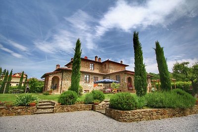 Geräumiges Ferienhaus in Lucignano mit Garten