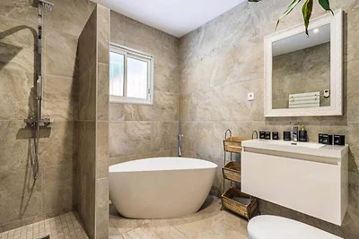 Villa in Toulon mit Pool und Waldblick