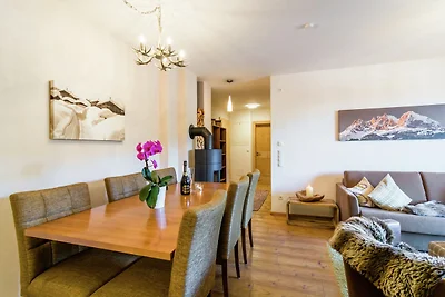 Ferienhaus mit verschneitem Blick