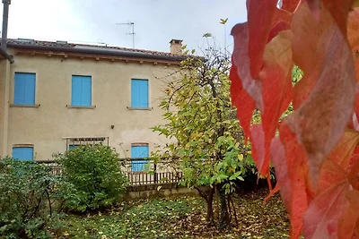 Moderna casa vacanze con giardino nella verde...