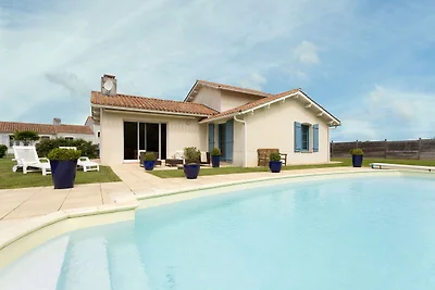 Geräumige Villa mit privatem Schwimmbad