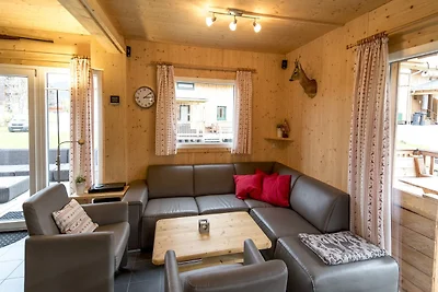Angenehmes Chalet mit Innenwhirlpool