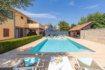 Villa a Marčana con piscina