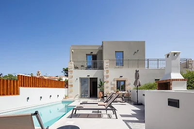Marvelous new luxury villa with heated pool!