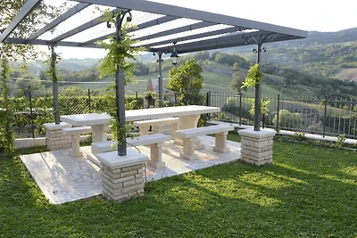 Appartamento a Petrella Guidi con giardino