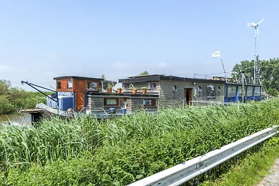Schönes Boot mit Terrasse in Merkem
