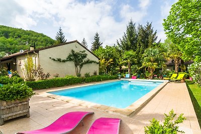 Schönes Ferienhaus mit Swimmingpool in Espère