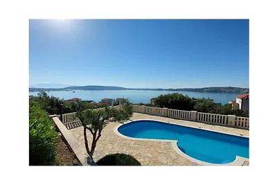 Villa in Seget Donji mit Schwimmbecken