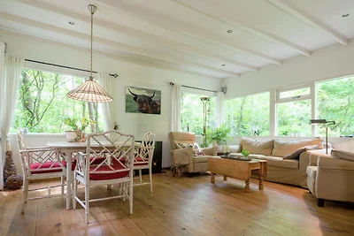 Komfortables Ferienhaus in einem Waldgebiet