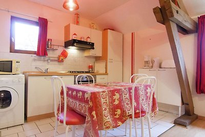 Gezellige cottage in Bourgnac met bubbelbad