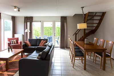 Charmantes Waldhaus, umgeben von einem Garten