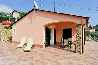 Imponenza scenica, ampio prato e piscina in...