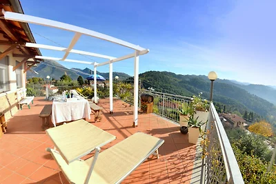 Schönes Ferienhaus mit Swimmingpool in...