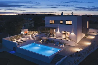 Villa in Pomer mit Schwimmbecken