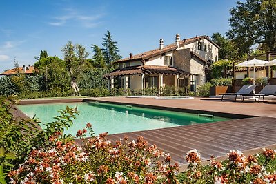 Villa con piscina privata e tanti servizi