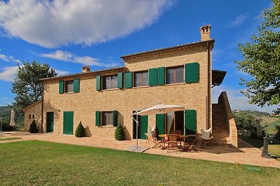 Landhaus in Montelabbate mit Pool