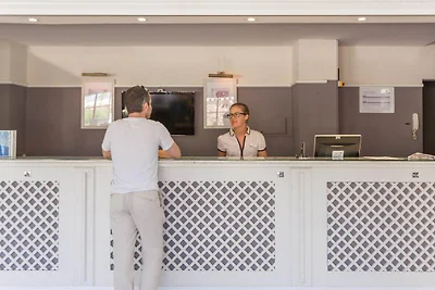 Heiligdom met terras nabij Cannes