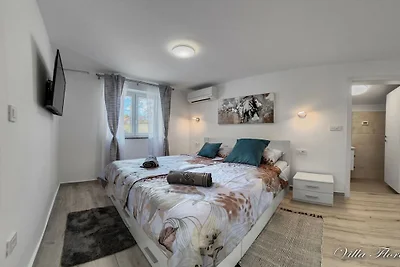 Villa in Marcana mit Schwimmbecken