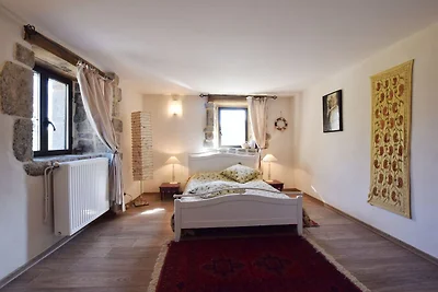 Idyllisches Ferienhaus mit Swimmingpool in...