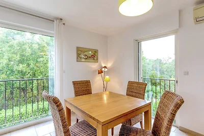 Angenehme Wohnung in Montauroux mit Terrasse