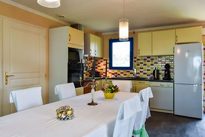 Villa mit Hallenbad, Jacuzzi und Sauna