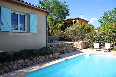 Spaziosa villa con piscina a Joyeuse