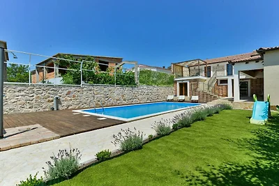 Villa in pietra Anita con piscina