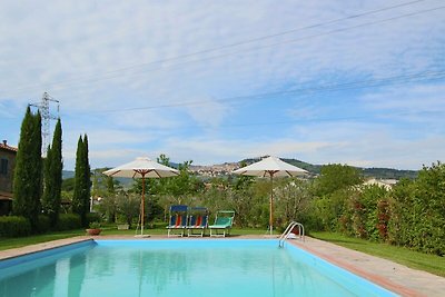 Casale d'epoca con piscina a Cortona