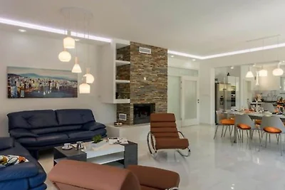 Modern & Stylish Villa with Private Pool - Fo...