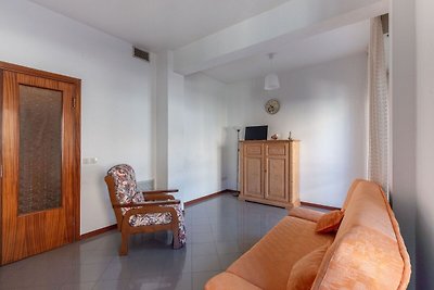Einfaches Ferienhaus in Fano mit Terrasse