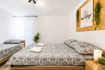 Apartments Villa Mavi, Novalja - First Floor