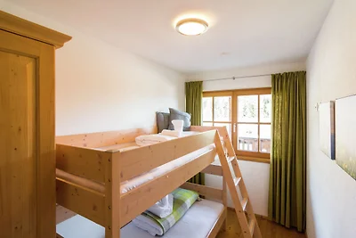 Ferienhaus mit verschneitem Blick