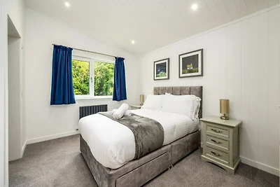 PADDOCK LODGE| DELUXE 2 BED CHALET