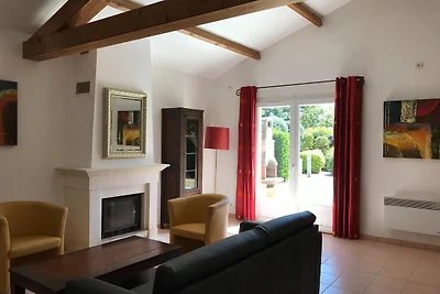 Geräumige Villa mit Garten und Pool