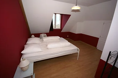 Schloss im Rhonetal nahe Skigebieten