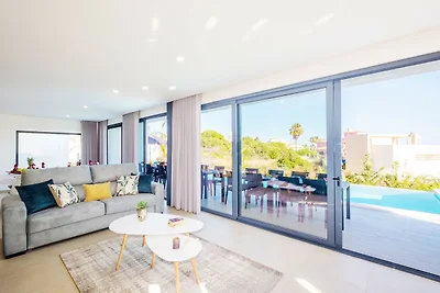 Villa für 26 Personen mit 14 Zimmern