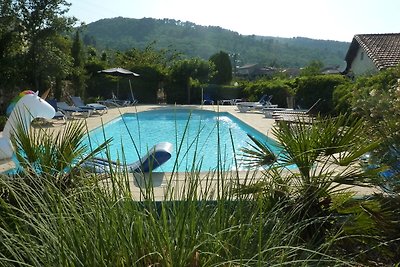 Spaziosa casa vacanze con piscina a Courry