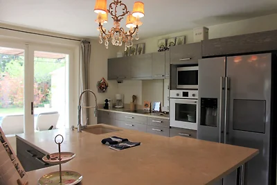 Grandeur Villa a Eygalières con piscina