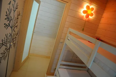 Chalet moderno situato nel bosco