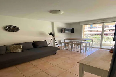 Appartement aan het strand met zwembad