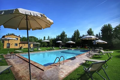 Accogliente casa colonica con piscina a...