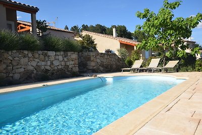 Charmante Villa mit privatem Pool in Joyeuse