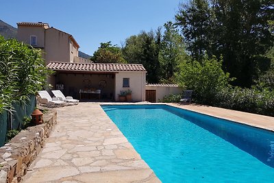 Moderne Villa in Roquebrun mit Schwimmbad
